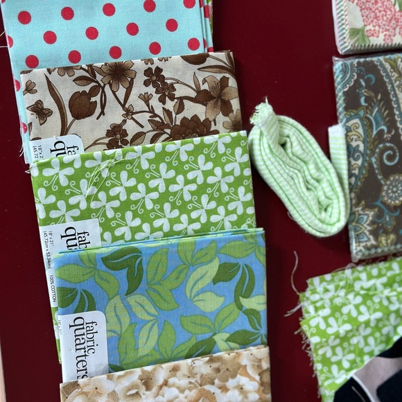 Bundle of Thread & Fat Quarters and much more- mostly all new - Picture 7 of 16